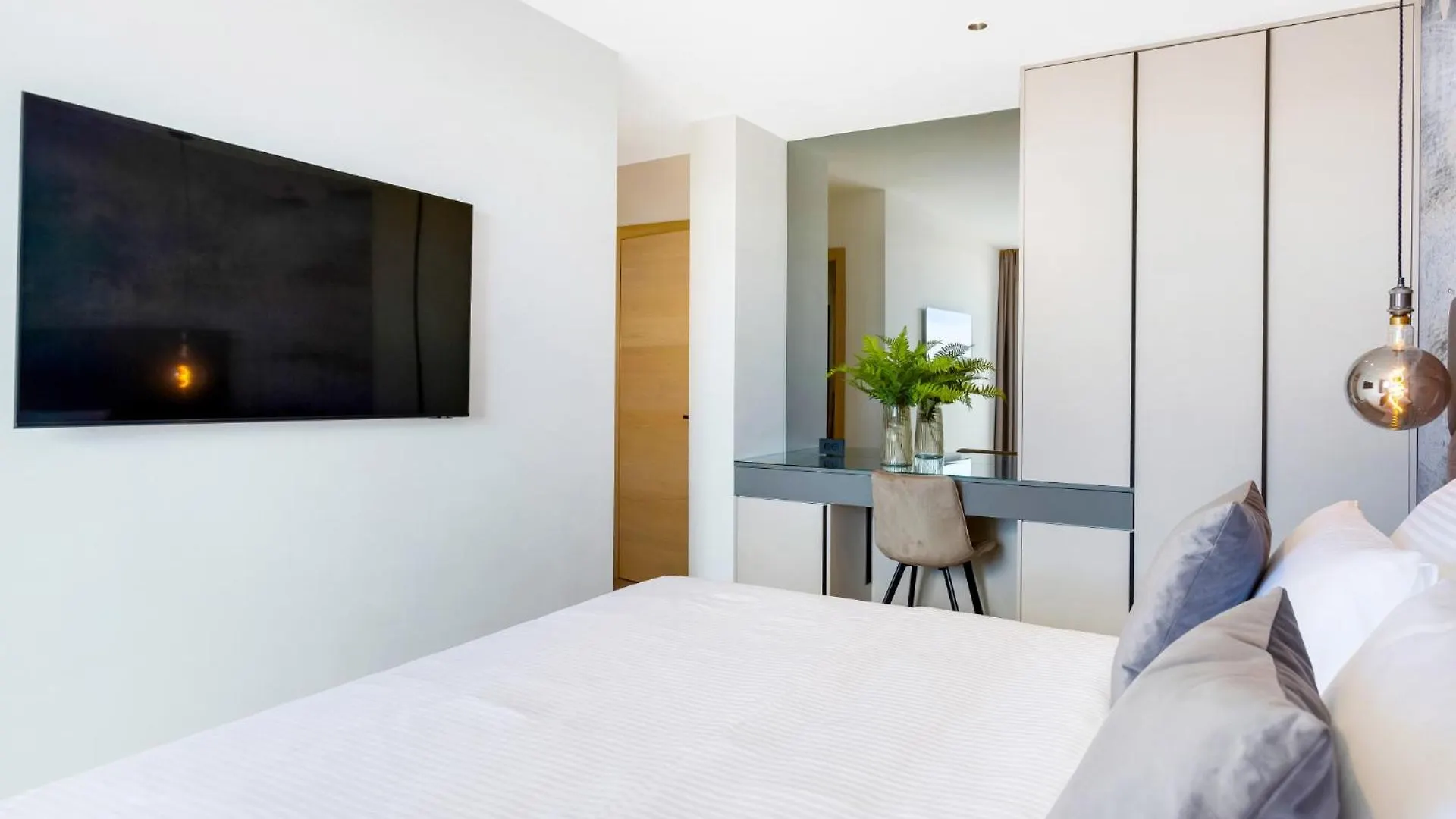 Fly Room - S6 - Mpolo 梅杜林